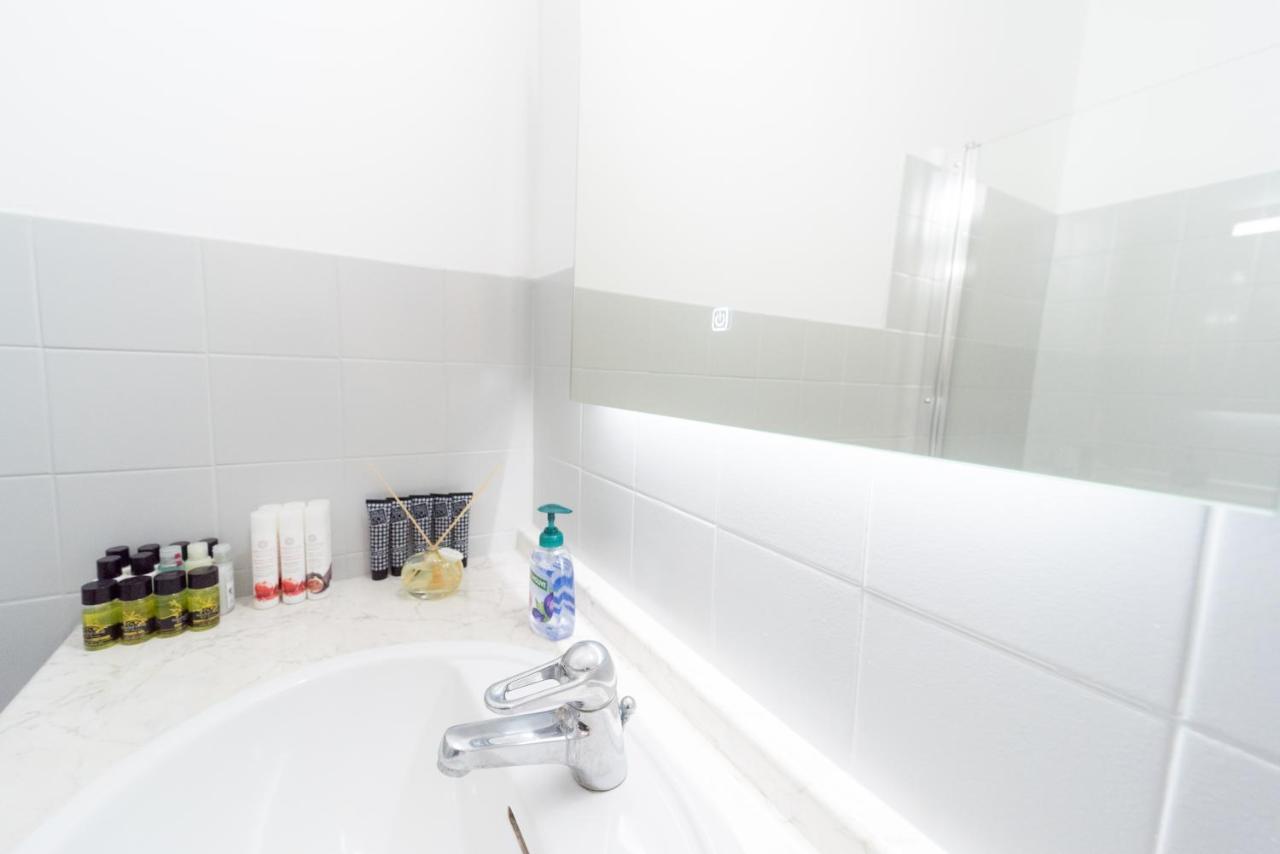 Ravissant Triplex Et Duplex Au Centre De Pont St Esprit Appartement Buitenkant foto