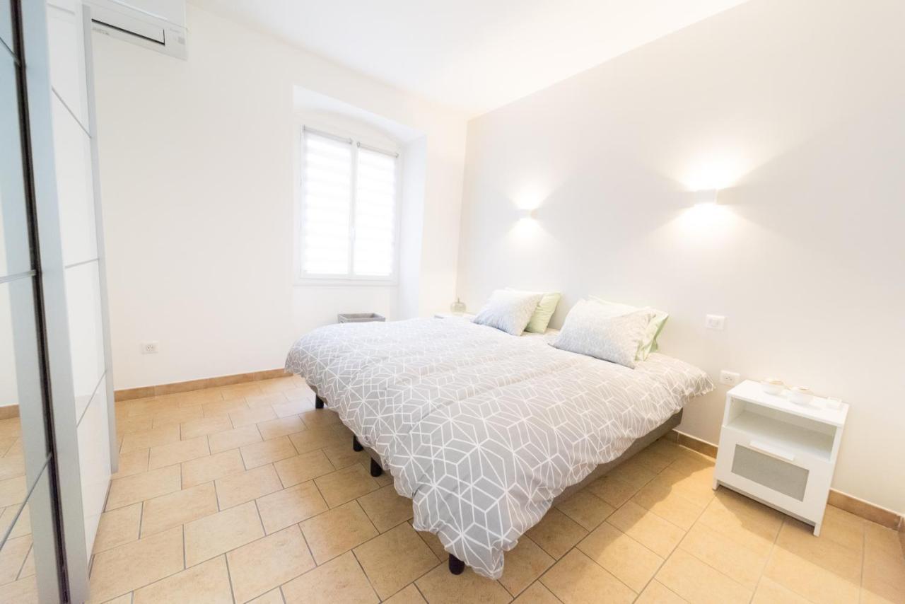 Ravissant Triplex Et Duplex Au Centre De Pont St Esprit Appartement Buitenkant foto
